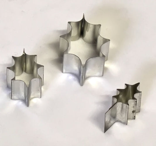 Metal Cutters - Holly Leaves, set of 3.